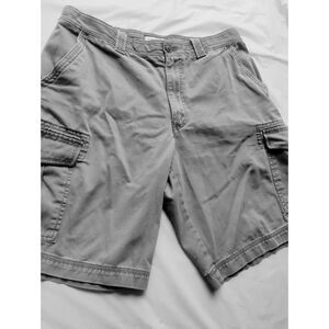 Men's 100% Cotton Light Gray Heritage Collection by Bass Cargo Shorts 33W x 11L